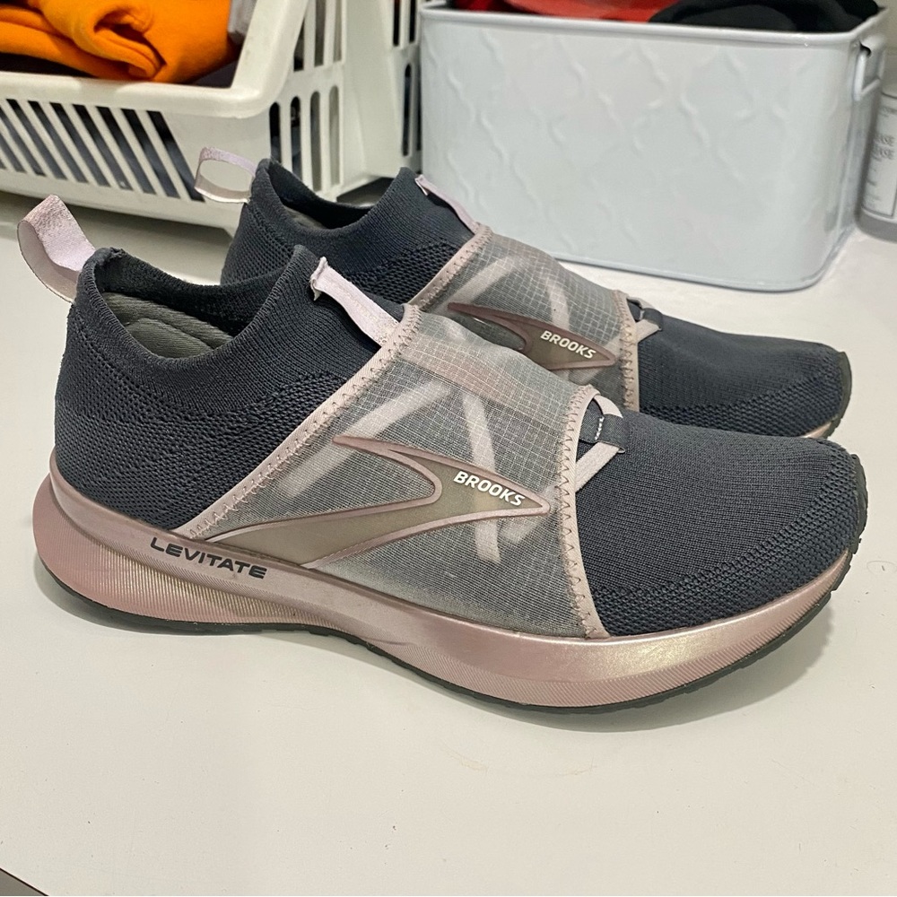 Brooks Running Levitate 4 Slip-on Sneaker EUC
